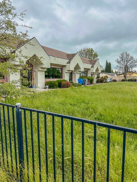 2621 Nut Tree Rd, Vacaville, CA à vendre - Photo de l’immeuble – Image 3 sur 4