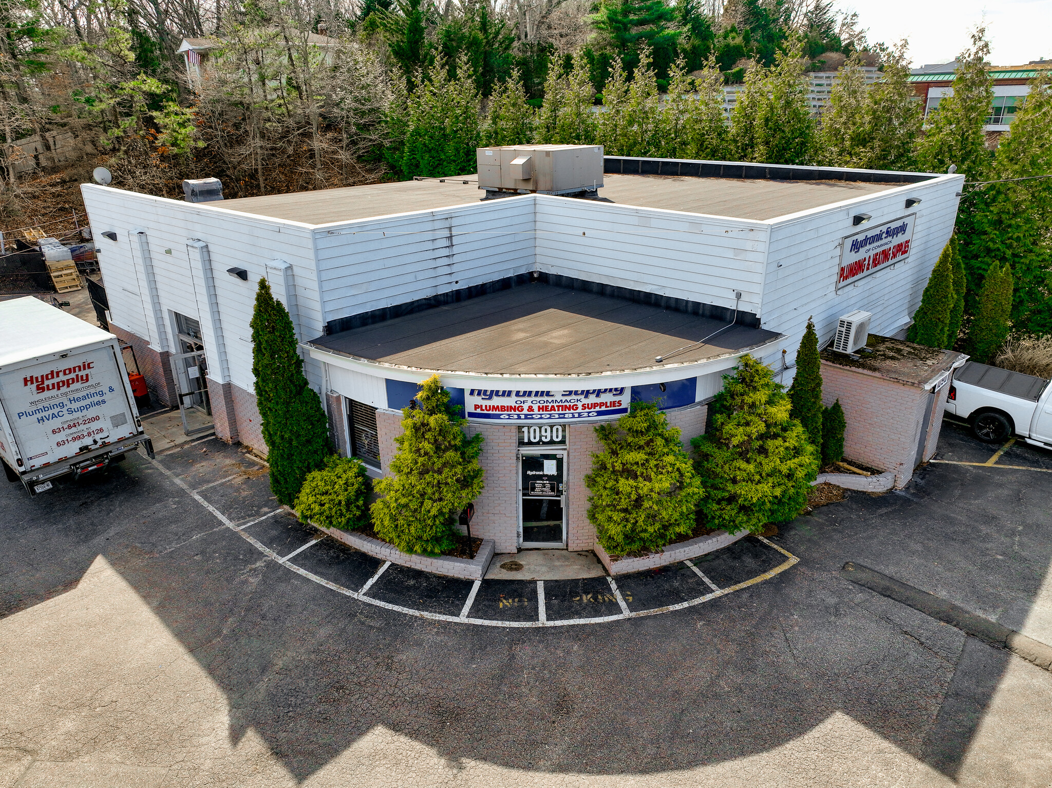 1090 W Jericho Tpke, Commack, NY à vendre Photo de l’immeuble– Image 1 sur 16