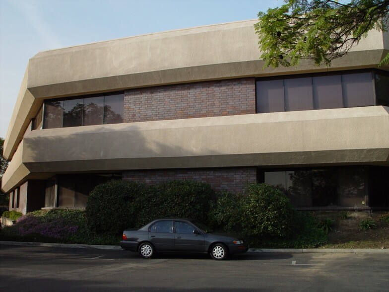 1900 Royalty Dr, Pomona, CA à louer - Photo de l’immeuble – Image 3 sur 14