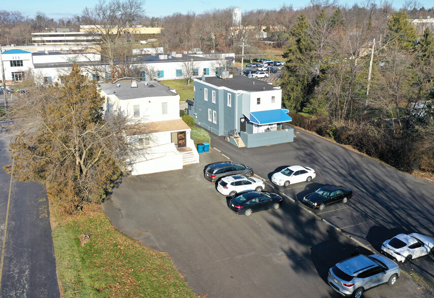 465 Commerce Dr, Fort Washington, PA à vendre - Photo de l’immeuble – Image 3 sur 9