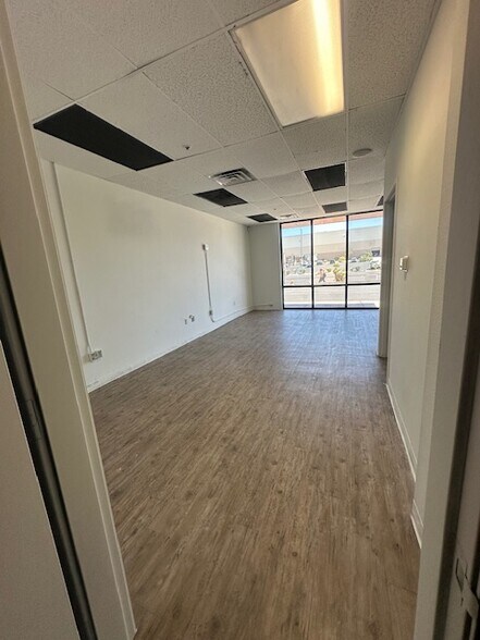 4200 W Russell Rd, Las Vegas, NV à louer - Photo de l’immeuble – Image 3 sur 8