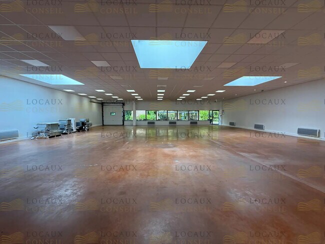 Plus de détails pour Local d'activités à louer