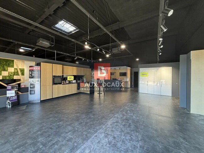 Plus de détails pour Local commercial à louer