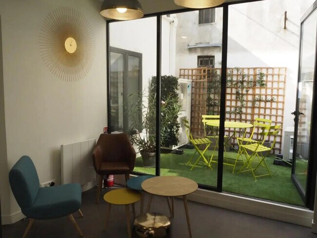 Plus de détails pour 2 Rue De Tocqueville, Paris - Bureau à louer