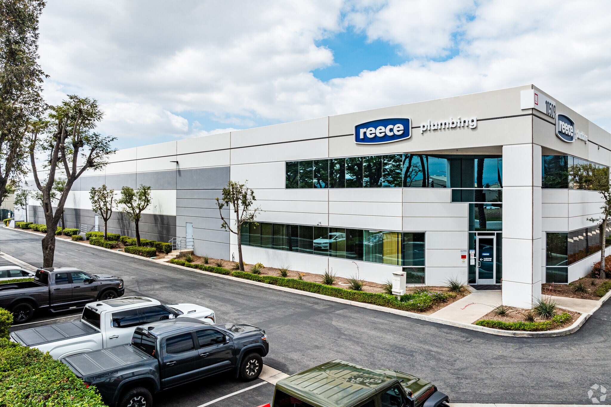 10509 Business Dr, Fontana, CA à louer Photo principale– Image 1 sur 45