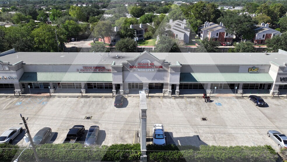 10900 Gulf Fwy, Houston, TX à louer - Photo de l’immeuble – Image 3 sur 12