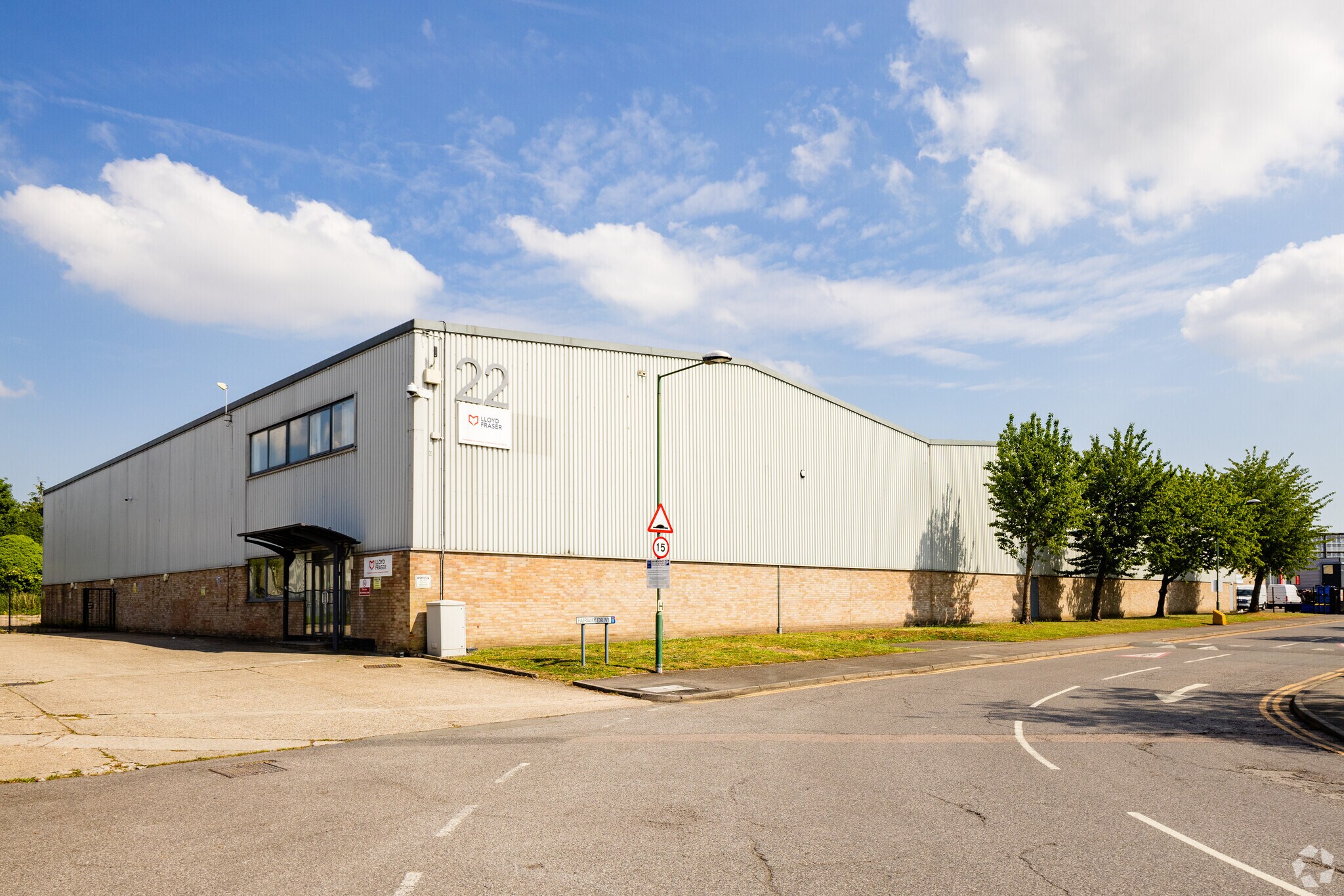 Fairway Dr, Greenford à louer Photo principale– Image 1 sur 2