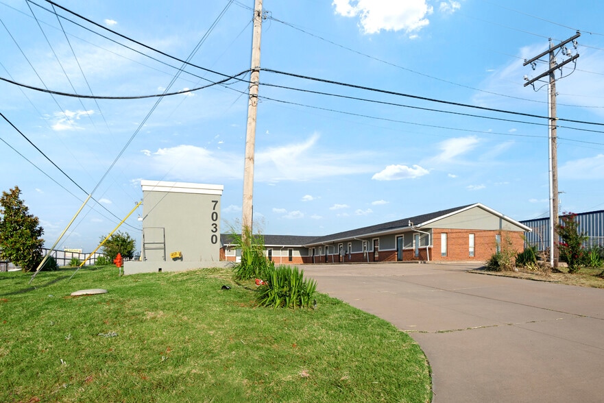7030 W Wilshire Blvd, Oklahoma City, OK à louer - Photo de l’immeuble – Image 3 sur 53