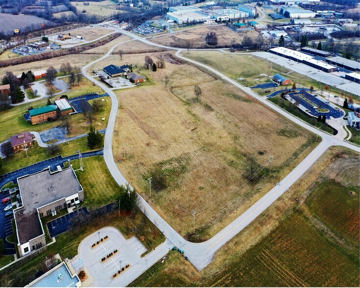Democrat Dr, Frankfort, KY à vendre - Aérien – Image 1 sur 53