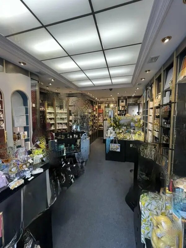 Local commercial dans Reims à louer Photo de l’immeuble– Image 1 sur 5