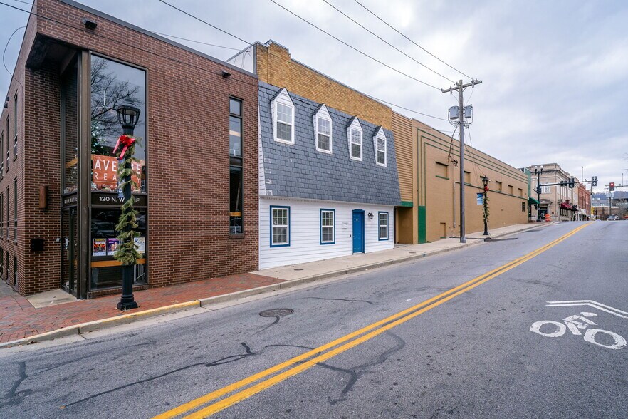 110 N Wayne Ave, Waynesboro, VA à louer - Photo de l’immeuble – Image 3 sur 26