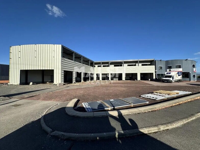 Local d’activités dans Guéreins à louer - Photo de l’immeuble – Image 3 sur 8