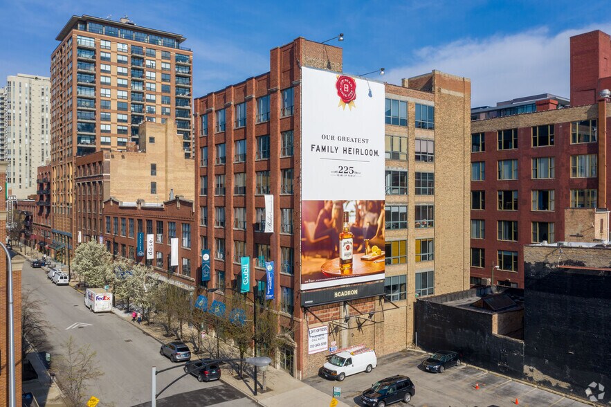 350 W Ontario St, Chicago, IL à louer - Photo principale – Image 1 sur 4
