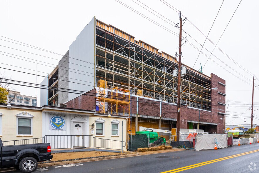 204 N Stonestreet Ave, Rockville, MD à louer - Photo de l’immeuble – Image 3 sur 5