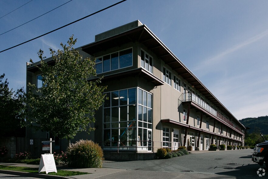39012 Discovery Way, Squamish, BC à louer - Photo de l’immeuble – Image 3 sur 4