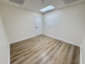 2183 Fairview Rd, Costa Mesa, CA à louer Photo intérieure– Image 2 sur 3