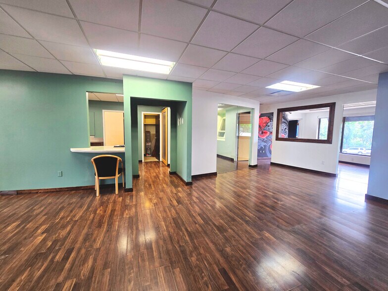 7505 104th St, Edmonton, AB à louer - Photo de l’immeuble – Image 2 sur 14