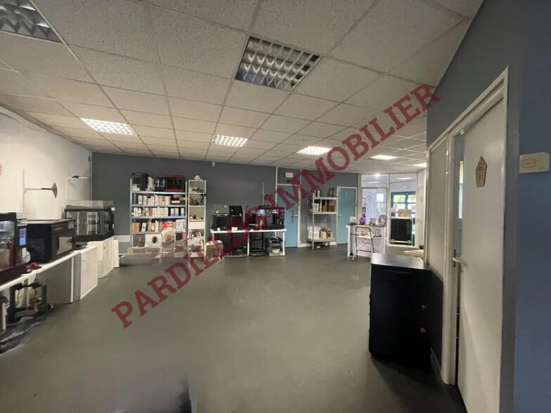 Bureau dans Mondeville à louer - Photo intérieure – Image 3 sur 4