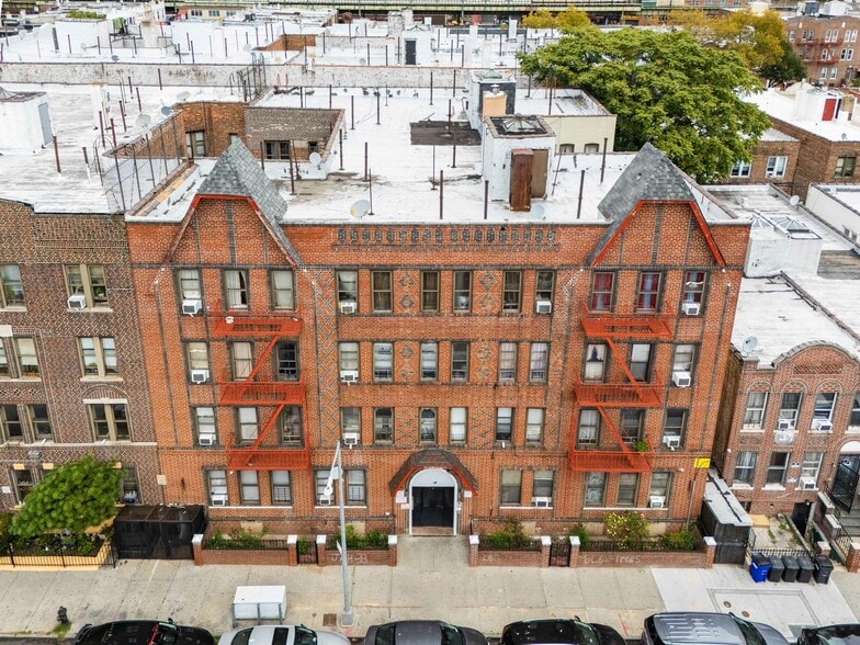 99 E 96th St, Brooklyn, NY à vendre - Photo principale – Image 1 sur 11