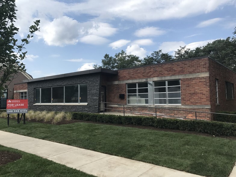 2075 E 14 Mile Rd, Birmingham, MI à louer - Photo de l’immeuble – Image 3 sur 18