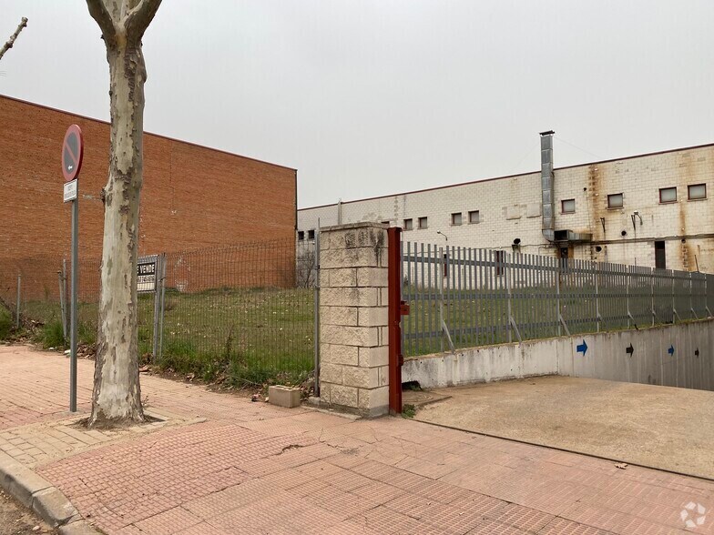 Calle Alfarería, 16, Móstoles, Madrid à vendre - Photo de l’immeuble – Image 3 sur 3