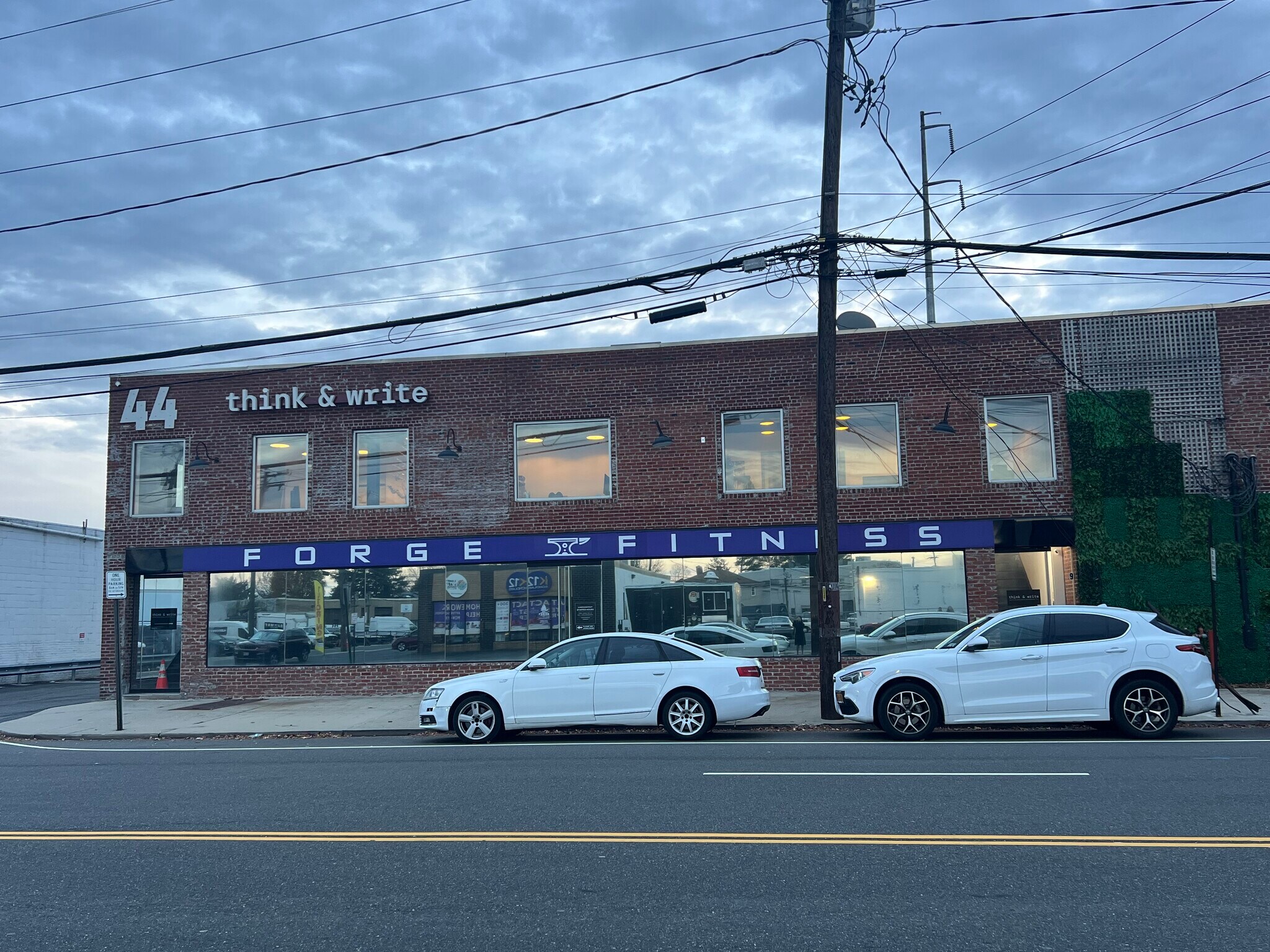 44 Bethpage Rd, Hicksville, NY à louer Photo de l’immeuble– Image 1 sur 20