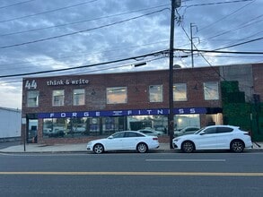 44 Bethpage Rd, Hicksville, NY à louer Photo de l’immeuble– Image 1 sur 20