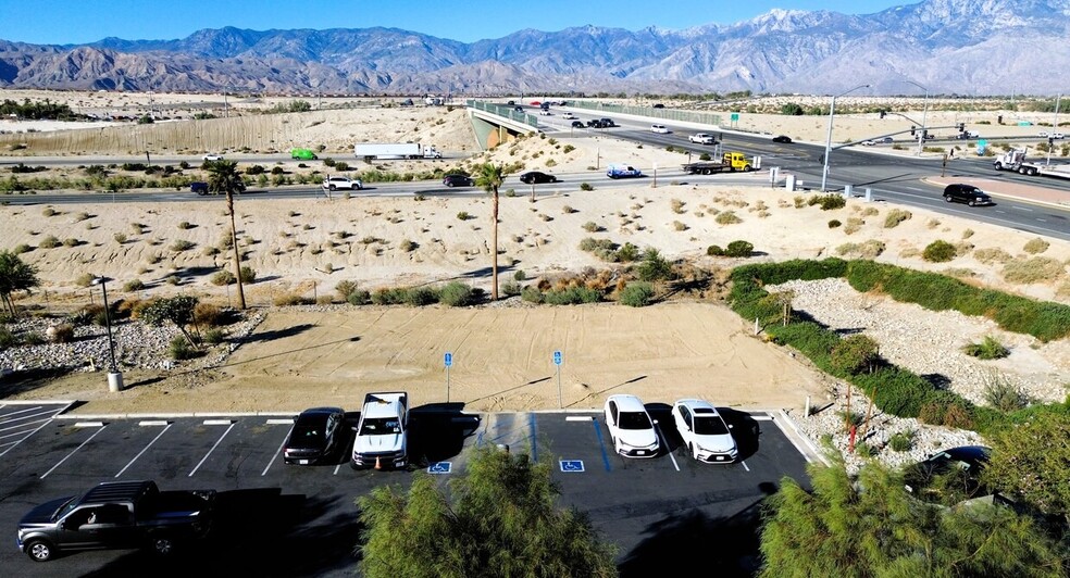 31380 Bob Hope Dr, Thousand Palms, CA à vendre - Photo de l’immeuble – Image 2 sur 10