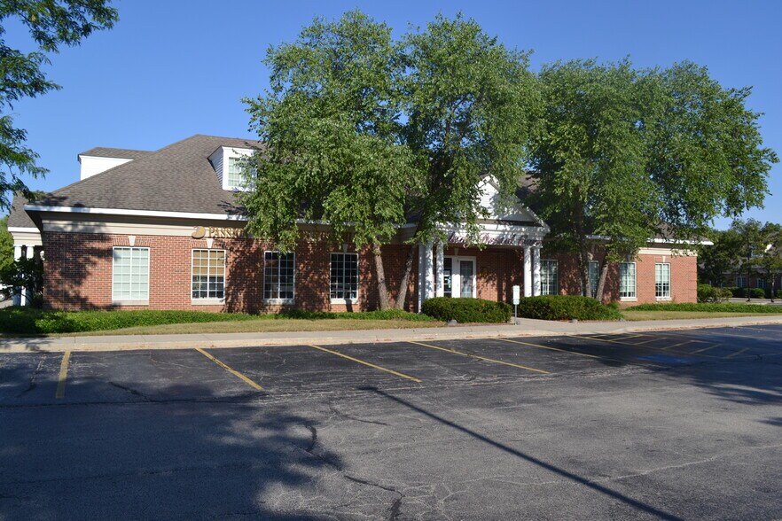 310 S Greenleaf Ave, Gurnee, IL à vendre - Photo de l’immeuble – Image 2 sur 5