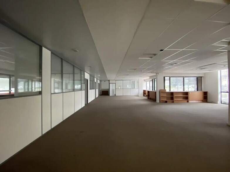 Local d’activités dans Ivry-sur-Seine à louer - Photo de l’immeuble – Image 1 sur 16