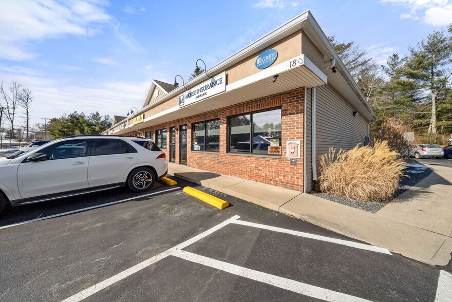 180 Winter St, Bridgewater, MA à louer - Photo de l’immeuble – Image 2 sur 15