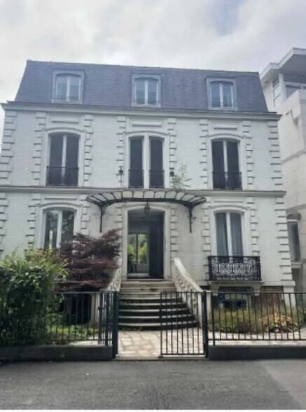 Bureau dans Saint-Cloud à louer - Photo de l’immeuble – Image 2 sur 13