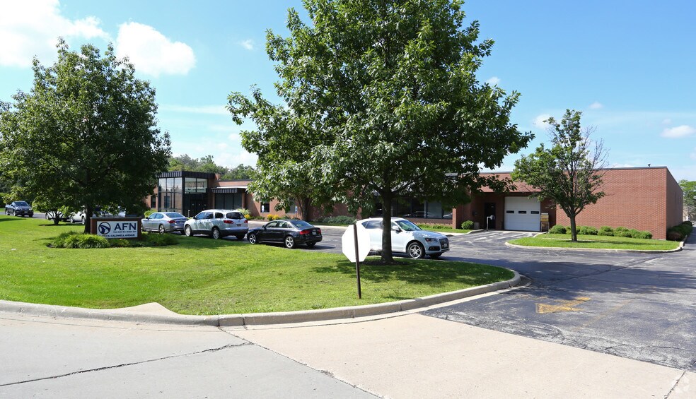 7230 N Caldwell Ave, Niles, IL à louer - Photo de l’immeuble – Image 3 sur 18