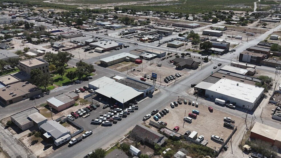 300 N Main Ave, Big Lake, TX à vendre - Vidéo sur l’annonce professionnelle – Image 2 sur 19