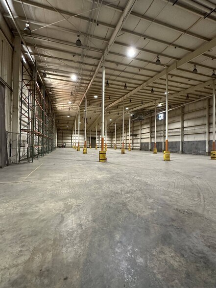 102 N Sundale Rd, Norwich, OH à louer - Photo de l’immeuble – Image 3 sur 7
