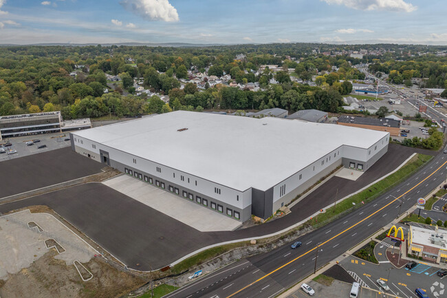 Plus de détails pour 102 Dolson Ave, Middletown, NY - Industriel/Logistique à louer