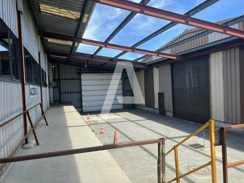 Local d’activités dans Chelles à louer - Photo de l’immeuble – Image 3 sur 4