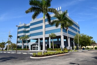 2503 Del Prado Blvd S, Cape Coral, FL à louer Photo de l’immeuble– Image 1 sur 6