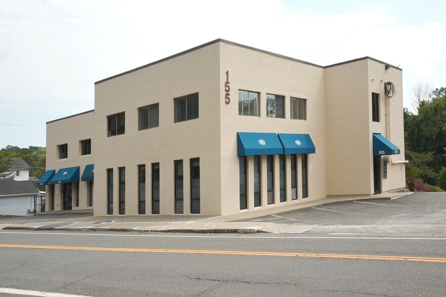 155 Main St, Brewster, NY à vendre - Photo de l’immeuble – Image 2 sur 23