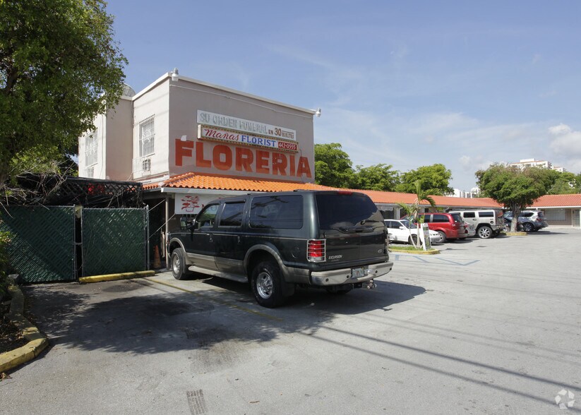 3400-3410 SW 8th St, Miami, FL à louer - Photo de l’immeuble – Image 3 sur 3