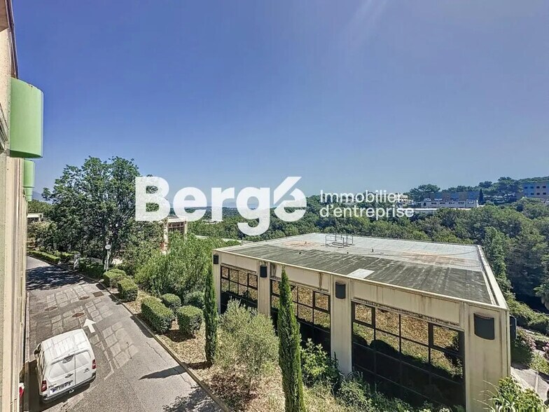 Bureau dans Vallauris à louer - Photo de l’immeuble – Image 3 sur 4