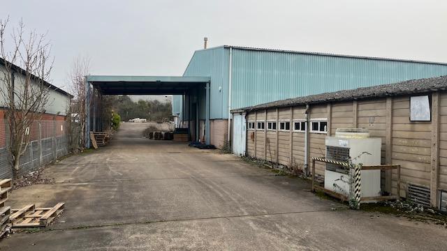 Masons Road Industrial Units portefeuille de 2 biens à vendre sur LoopNet.fr - Photo de l’immeuble – Image 2 sur 7