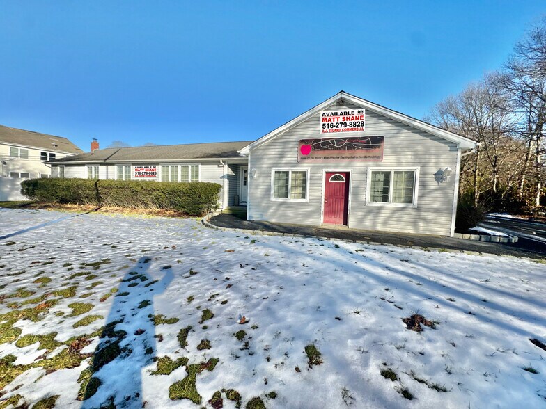 501 William Floyd Pky, Shirley, NY à louer - Photo de l’immeuble – Image 1 sur 17