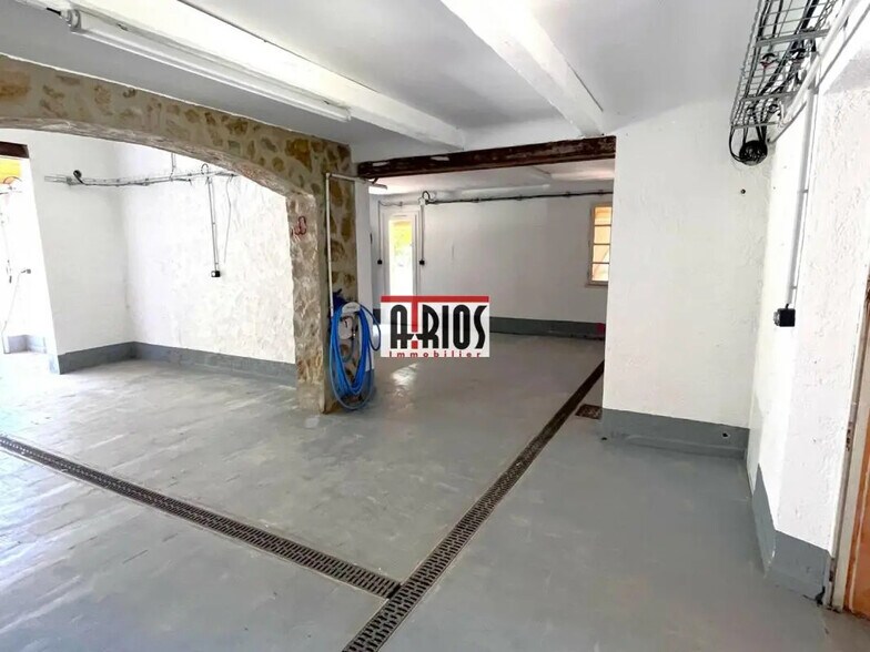 Local d’activités dans Solliès-Pont à louer - Photo de l’immeuble – Image 1 sur 14