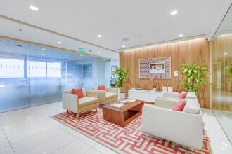 550 Biltmore Way, Coral Gables, FL à louer Photo intérieure– Image 2 sur 4