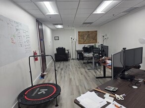 425 E Colorado St, Glendale, CA à louer Photo intérieure– Image 1 sur 6