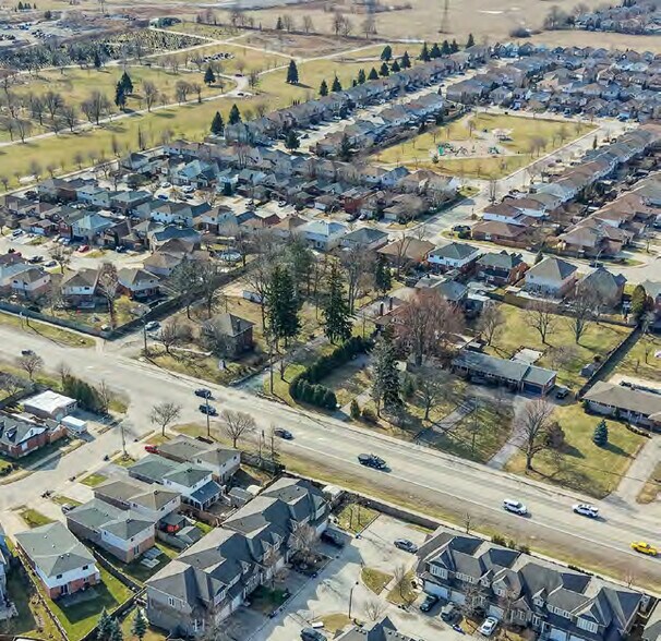 164-176 Rymal Rd E, Hamilton, ON à vendre - Photo de l’immeuble – Image 3 sur 4