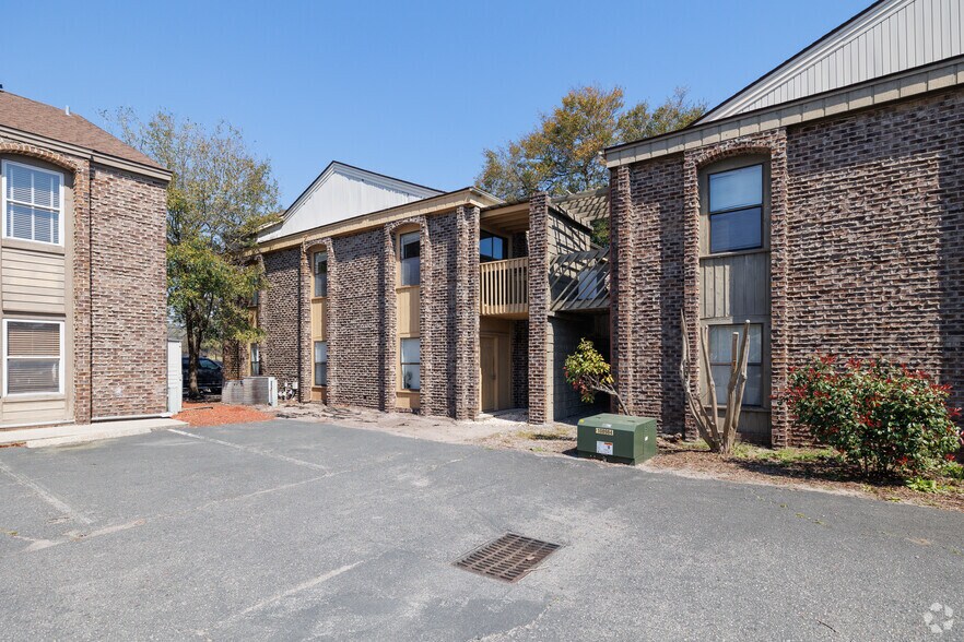 2408 Madison Dr, North Myrtle Beach, SC à vendre - Photo de l’immeuble – Image 2 sur 14