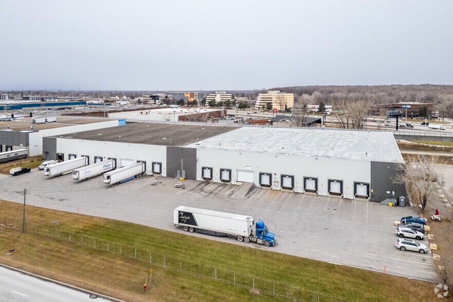1325 Boul Hymus, Dorval, QC à louer - Aérien – Image 3 sur 3