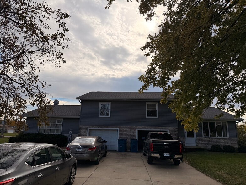 Two Duplex; Crown Point, IN portefeuille de 2 biens à vendre sur LoopNet.fr - Photo de l’immeuble – Image 1 sur 14